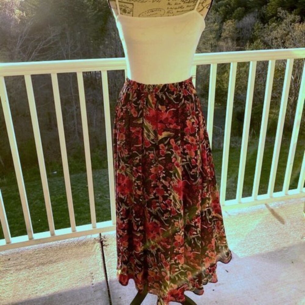 Reversible ran polyester skirt. Unlabeled